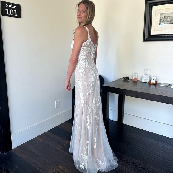 Ella Rosa Designer Wedding Dress!! Private label by G Bridal Design House. - Picture 2 of 3